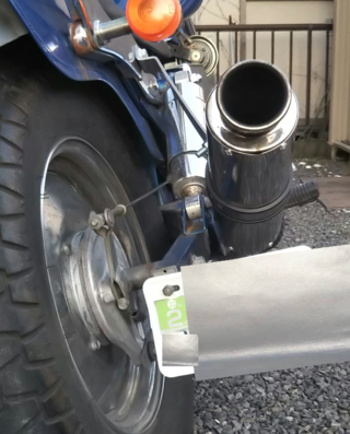 バイクについて このナンバーの取り付け方は違法ですか ナン Yahoo 知恵袋