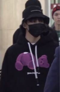 このパーカーどこのものか分かる方いますか Seventeenセブチジ Yahoo 知恵袋