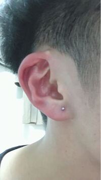 初めてピアスを開けたんですけど位置おかしいですかね アドバイス頂 Yahoo 知恵袋