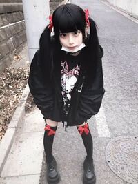 暗黒微笑ちゃんのこのトップスとジャケットどこのブランドかわかりま Yahoo 知恵袋