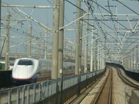 大宮～上野～東京駅の新幹線のスピードってかなり遅いですが
何キロぐらいで走行してるのですか？ 