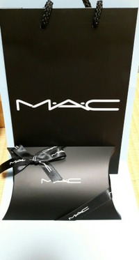 今度友達に誕プレとしてmacのコスメをプレゼントしようと思ってます ただま Yahoo 知恵袋