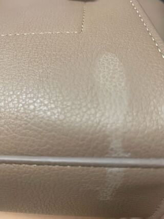 合皮のバッグに付いた白い汚れが落ちません よく使うバッグを Yahoo 知恵袋