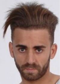 何で ベッカムはあんなダサい髪型 モヒカン が似合うのに 日本人がやると似合わ Yahoo 知恵袋