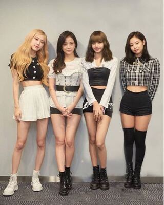 Blackpinkのライブでこの衣装で踊ったステージを教えて下さ Yahoo 知恵袋