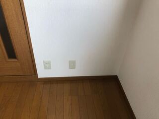 このように部屋の床がブラウンで壁が白い部屋なのですが部屋をグレーとピンクと Yahoo 知恵袋