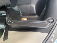 トヨタアクアに乗って見える方5人乗りですが 5人は狭い感じですか 後 Yahoo 知恵袋