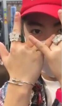 美容室での髪型オーダーで質問です写真のような佐野玲於風の髪型 Yahoo 知恵袋