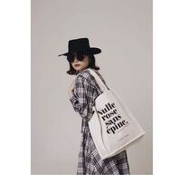 このトートバッグは大学生には子供っぽいですかね そ Yahoo 知恵袋