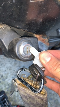 Ns1メットインのキーシリンダーに鍵が刺さったまま折れてしまいま Yahoo 知恵袋