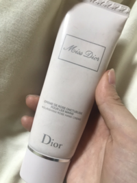 Diorのハンドクリームなんですがこれと同じ香りの香水が欲しいの 