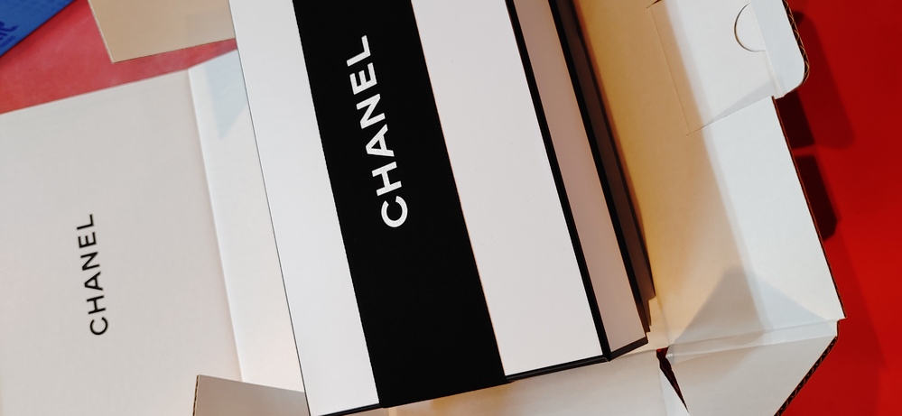 Chanelのギフトラッピングについて 教えて下さい はじめてオ Yahoo 知恵袋