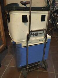 バイクで釣りに行くかたクーラーボックスや道具をどうやって背負って Yahoo 知恵袋