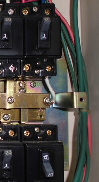 10年以上前に家のエアコン取付で100ｖ 0ｖ電圧切り替えで工事した写 Yahoo 知恵袋