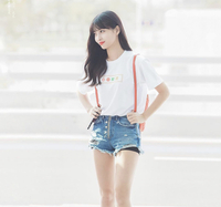 Twiceのモモさんが着用しているこのtシャツはどこのブランドで Yahoo 知恵袋