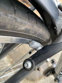 自転車前ブレーキがくっつきます 涙 右側がくっついたまま 左側は凄い隙間 Yahoo 知恵袋