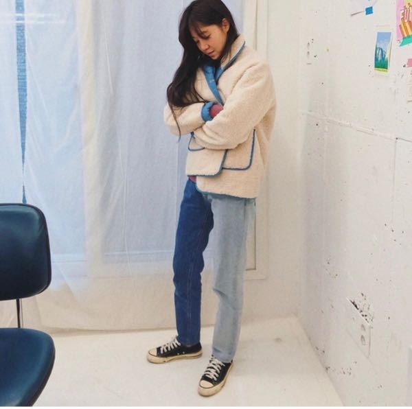 コンヒョジンさんが履いているこのデニムどこのブランドか分かる方い Yahoo 知恵袋