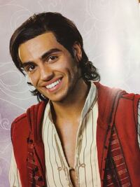 こういう彫りの深い黒髪黒目のアジア人ってどこの国の人だと思います Yahoo 知恵袋