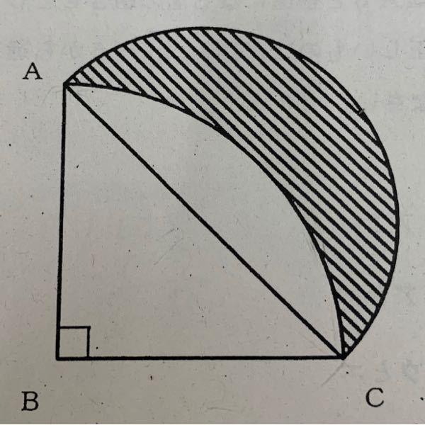 銀色の半円の形の筒、2点です。重さは２つで約440gあります。 銀色の半円の形の筒、2点です。重さは2つ