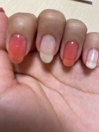 セルフジェルネイル初心者です 人差し指と薬指の色が5度塗りでも白の爪 Yahoo 知恵袋