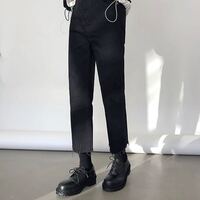 夏のコーディネートで クロップドパンツに黒い靴下は季節感がないと Yahoo 知恵袋