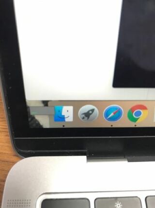 Macbookの画面の左下にこの灰色に緑のアンダーバー が入った Yahoo 知恵袋