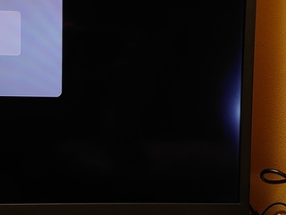 液晶テレビこれは故障 バックライトの光漏れですね 故障 初 Yahoo 知恵袋