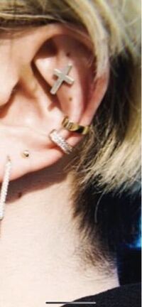 深瀬くんのアウターコンクに付けてるピアスどこのかわかる方いますか Yahoo 知恵袋