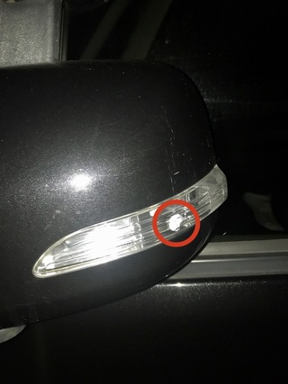 最近 サイドミラーに1円玉ぐらいの傷があることに気づきました 一度 前の車 Yahoo 知恵袋