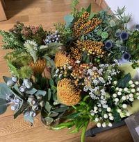 フラワーアレンジメントについて教えてください ユーカリとかリューカデンドロ Yahoo 知恵袋