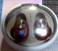 Bluetoothのイヤホンを購入したのですが 青い光が光り続けます 使っ Yahoo 知恵袋