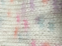 化繊手編みの水通しについて教えてください。
アクリル100%のモヘア風毛足の長い糸でセーターを作りました。
編み目を整えるため水通しかアイロンを当てようと考えていましたが、化繊は伸びや すいと聞きました。
アクリル毛糸で作成した編み物は、どのように編み目をととのえ仕上げればよいのでしょうか。

写真は5号棒針で編みました。