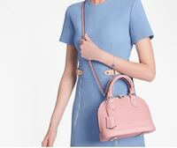 もうすぐ60代になる母親にブランドでピンク色が入ったバッグを買ったんですが5 Yahoo 知恵袋