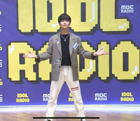 Btobの曲について質問です この一年前に撮られた動画でユクソン Yahoo 知恵袋