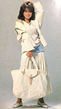 今の時期に合わせて中森明菜さんの真夏のファッションを載せて下さい Yahoo 知恵袋