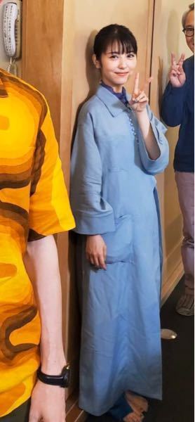 浜辺美波が着ていたこの水色のワンピース どちらのものか分かる方い Yahoo 知恵袋