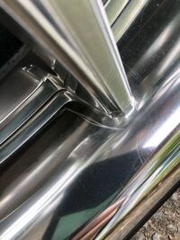 リムのメッキ部分にある薄いキズを消す方法ありますか メッキは 直せな Yahoo 知恵袋