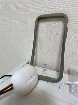 なんの汚れかわかりませんがバックの中に入れてたらスマホとイヤホンが青く汚れ Yahoo 知恵袋