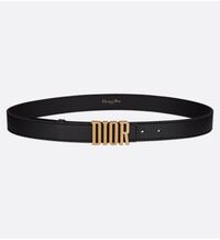 diorのこのベルトを買おうと思っているのですが、ダサいでしょ