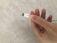 Iphoneの充電器の端子の部分にヒビが入ってしまいましたが 普通に充電で Yahoo 知恵袋