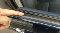 車の部品の名称を教えて下さい ドアから窓ガラスを出すところの黒いゴ Yahoo 知恵袋