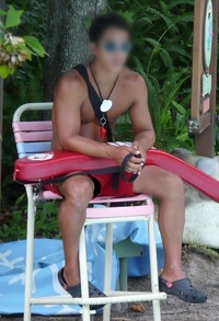 椅子に座り直す仕草が多い人 どんな心理でしょうか 先日 お見 Yahoo 知恵袋