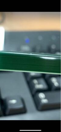 ガラスの断面はなぜ緑色なのでしょうか 製造工程上 鉄が溶け込んでしま Yahoo 知恵袋
