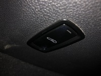 車のこのボタンのマークの意味はなんですか 室内bピラー下部に付い Yahoo 知恵袋