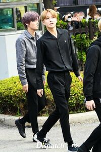 Nctのジョンウってスタイルめちゃくちゃよくないですか Nct Yahoo 知恵袋