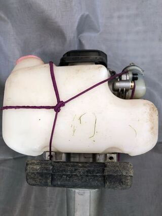 マキタ草刈り機のタンクを固定してある場所が 作業中に部品をど Yahoo 知恵袋