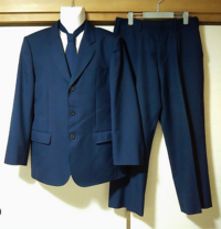 ブレザーの制服に似合うマフラーを探しています 身長は157cmと低身 Yahoo 知恵袋