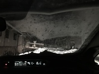 車のフロントガラスの曇り雨上がりの湿気の多い日にフロントガラスの外側がすご Yahoo 知恵袋