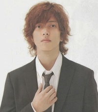 この画像の山下智久さんの髪型をカーラーでしてみたいのですけど 直径何cmの Yahoo 知恵袋