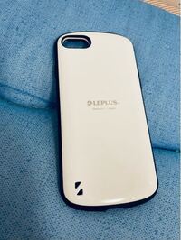 ダイソーでこのスマホケースを買ったのですが 真ん中の文字を消す方法ってあ Yahoo 知恵袋
